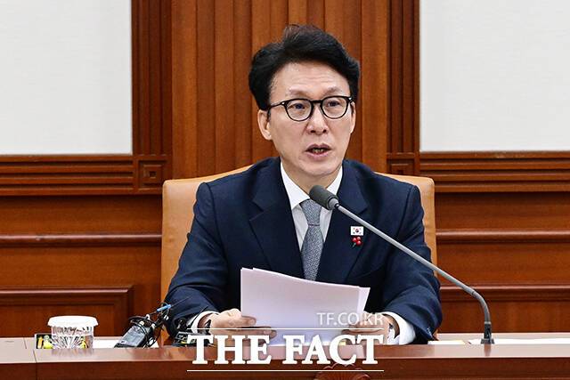 김민석 국무총리(사진)는 30일 이재명 대통령 지시에 따라 각 부처 장관들에게 소관 외청·공공기관, 주요 유관기관으로부터 업무보고를 받도록 지시했다. /임영무 기자