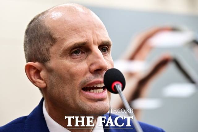 해롤드 로저스 쿠팡 대표이사가 30일 오전 서울 여의도 국회에서 열린 ‘쿠팡 침해사고 및 개인정보 유출, 불공정 거래, 노동환경 실태 파악과 재발방지 대책 마련을 위한 청문회’에 증인으로 출석해 질의에 답변을 하고 있다. /국회=배정한 기자