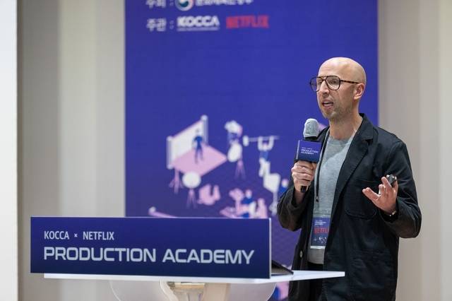 마크 해리슨 넷플릭스 시니어 랭귀지 매니저가 콘진원과 연 '글로벌 자막 현지화 워크숍'에서 발언하고 있다. 넷플릭스 제공