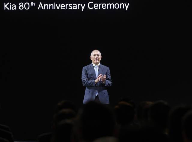 정의선 현대차그룹 회장이 5일 경기 용인시 기아 비전스퀘어에서 열린 기아 80주년 기념식에서 발언하고 있다. 연합뉴스