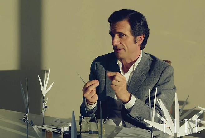 샤넬 향수의 현재와 미래를 책임지는 샤넬 하우스 조향사, 올리비에 뽈쥬.