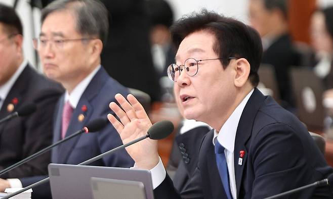 이재명 대통령이 30일 청와대에서 열린 국무회의에서 발언하고 있다. 연합뉴스