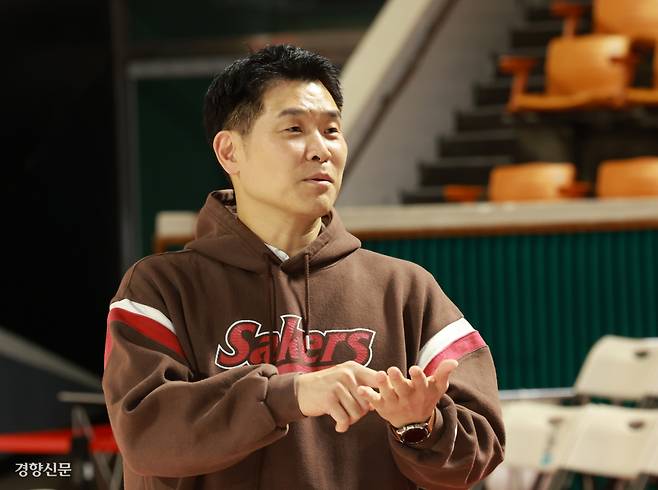 프로농구 LG 조상현 감독이 12일 서울 잠실 학생체육관에서 경향신문/스포츠경향과 인터뷰 하고 있다. 정지윤 선임기자