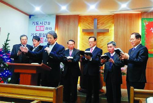 수요예배에서 특송하는 모습. 김보연 인턴기자, 국회기도회 제공