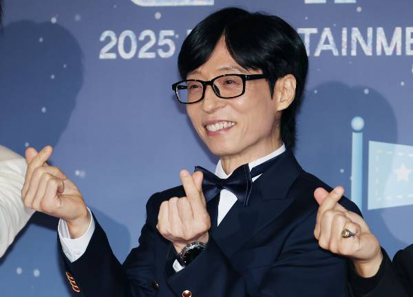 방송인 유재석이 MBC 연예대상에서 '대상'을 수상했다. 사진은 유재석이 29일 오후 서울 마포구 상암동 MBC에서 진행된 '2025 MBC 방송연예대상' 레드카펫행사에 참석해 포즈를 취하는 모습. /사진=스타뉴스