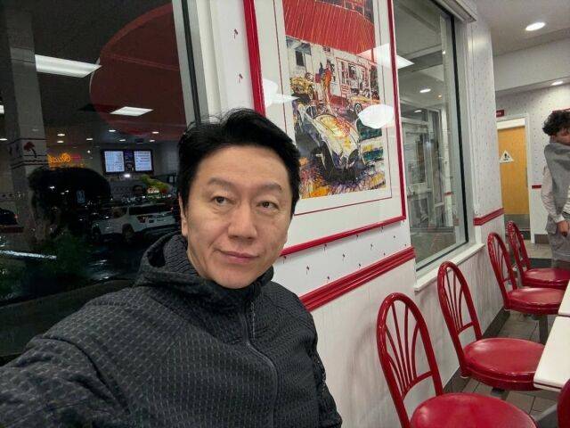 김수로가 미국에서 장난기 넘치는 여유로운 근황을 전했다. / 김수로 인스타그램