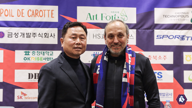 충북 청주FC가 제4대 감독으로 마누엘 레이스 감독을 선임했다./충북 청주FC