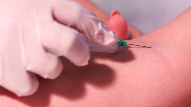 내년 실손보험료가 평균 7.8% 오르고, 5세대 실손이 출시된다. 사망보험금 유동화는 전 생보사로 확대되고, 운전자보험 변호사비용 보장은 절반으로 줄어든다.  달라지는 제도를 미리 파악하고, 자신의 보험 활용 패턴에 맞춰 전환 여부와 신규 가입을 꼼꼼히 따져볼 필요가 있다. [게티이미지뱅크]