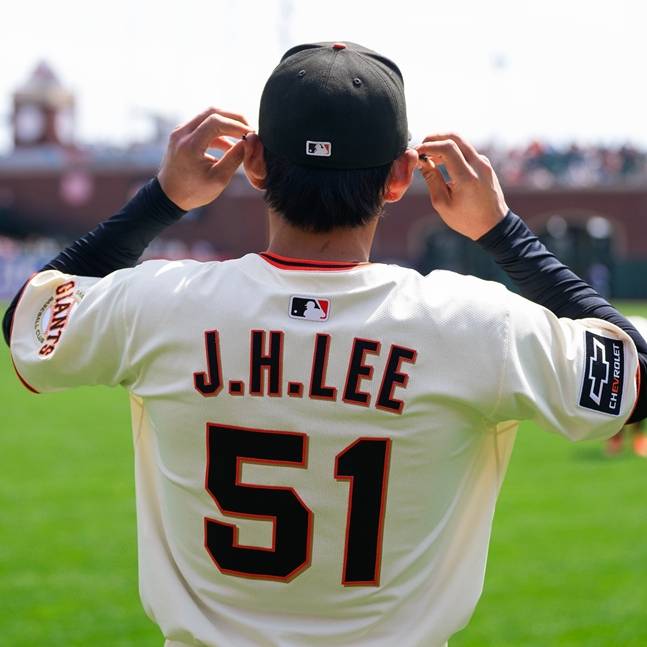 몸을 풀고 있는 이정후의 모습. /사진=샌프란시스코 자이언츠 공식 SNS