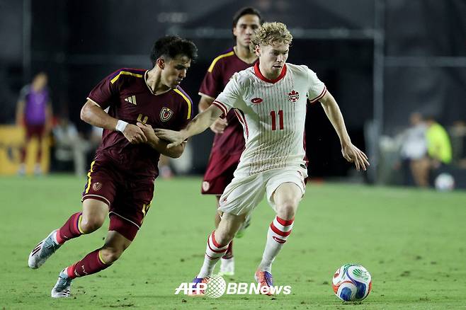 손흥민 소속팀 로스앤젤레스(LA)FC로 이적한 캐나다 국가대표 윙어 제이콥 샤펠버그(오른쪽). /사진=LAFC SNS 캡처