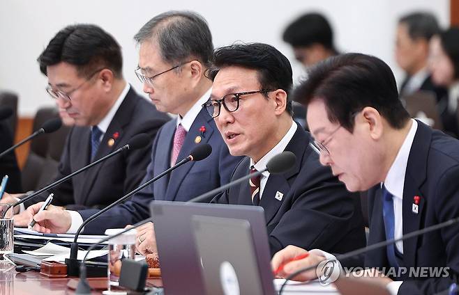 김민석 국무총리, 국무회의 발언 (서울=연합뉴스) 한상균 기자 = 김민석 국무총리가 30일 청와대에서 열린 국무회의에서 발언하고 있다. 2025.12.30 [청와대통신사진기자단] xyz@yna.co.kr