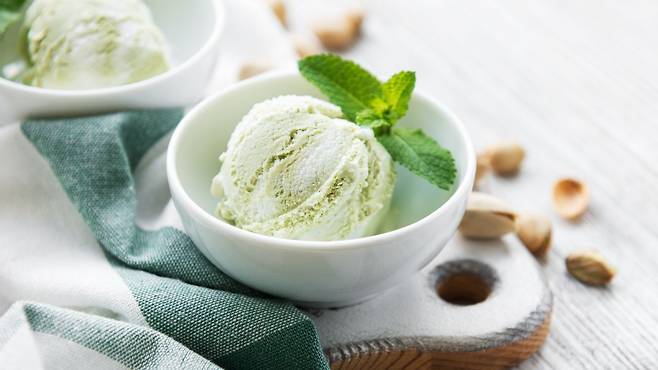 계획이 따라 자신이 좋아하는 음식을 즐기는 것은 폭식을 예방할 수 있다 | 출처: 클립아트코리아