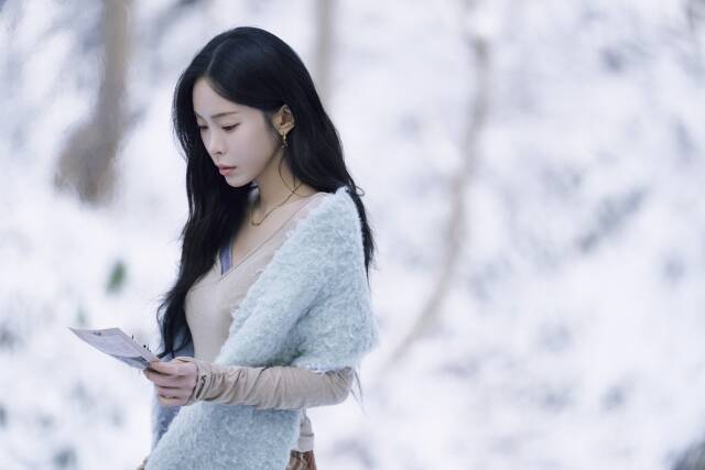 가수 헤이즈가 31일 새 디지털 싱글 'Even if'를 발매한다. /피네이션