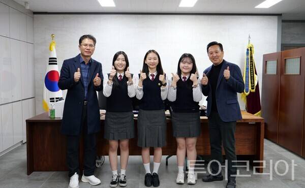 ▲논산여자상업고등학교가 특성화고등학교 학생들이 응시하는 2025년도 국가직 지역인재 9급 선발시험에서 일반전형 합격자 3명을 배출했다. /사진-논산계룡교육지원청