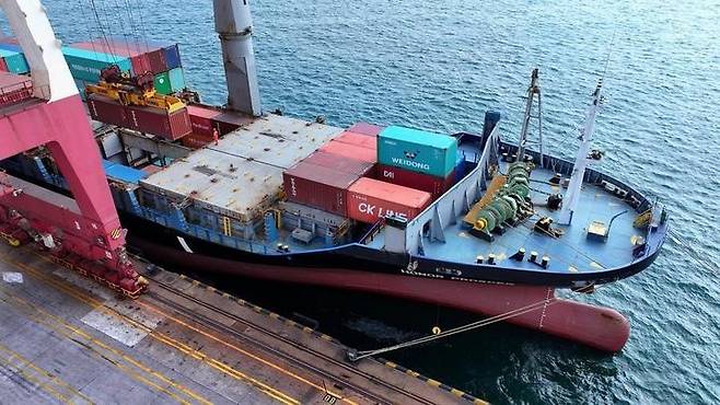 A drone photo shows a cargo ship bound for Korea's Incheon Port at Qingdao Port in Qingdao, Shandong Province, on Oct. 29. [XINHUA/LI ZIHENG]