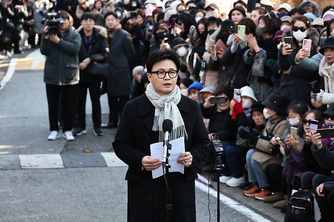 한동훈 전 국민의힘 대표가 지난 3일 서울 여의도 국회도서관 앞 쪽문에서 12ㆍ3 비상계엄 1주년 관련 기자회견을 하고 있다. [연합뉴스]