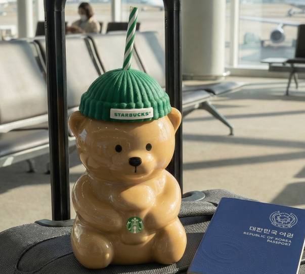 지난 29일 국내 재출시된 스타벅스 한정 굿즈인 '베어리스타 콜드컵'이 인기를 끌고 있다. /사진=스타벅스 코리아 공식 인스타그램