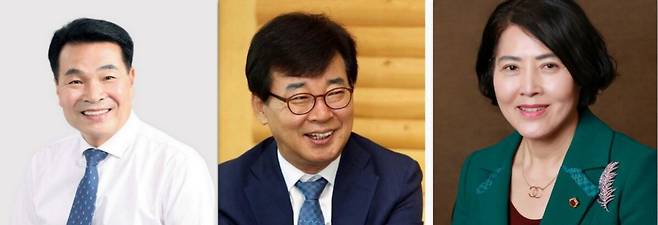 곽태수 전 전남도의원(왼쪽부터), 김성 장흥군수, 윤명희 전남도의원.