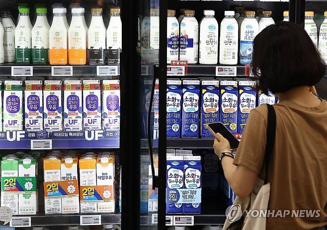 서울 한 대형마트에 진열된 우유[연합뉴스 자료사진]