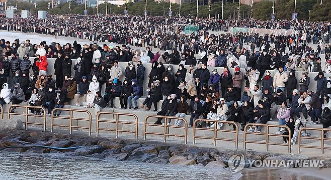 2025년 부산 해운대 해맞이 인파 [연합뉴스 자료사진]