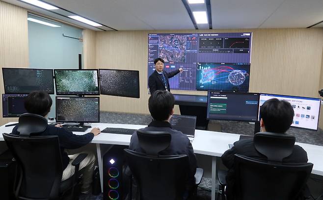 LIG넥스원이 개발 중인 AI 지휘전투통제시스템의 시연 모습. /LIG넥스원 제공