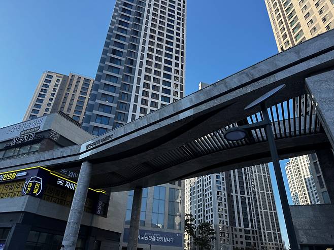 지난 12월 30일 오후 경기 광명 철산동 철산 자이 더 헤리티지 아파트 전경. /박지윤 기자