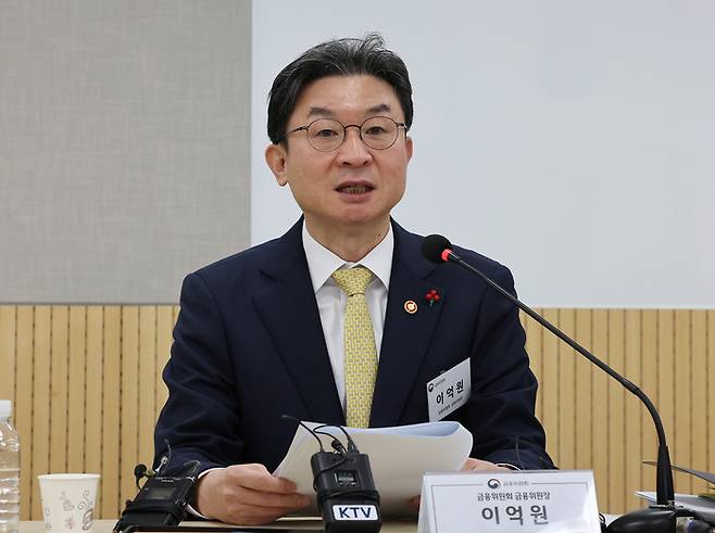 이억원 금융위원장이 지난달 29일 서울금융복지상담센터 중앙센터에서 열린 불법사금융 근절 현장간담회에서 발언하고 있다. [연합뉴스]