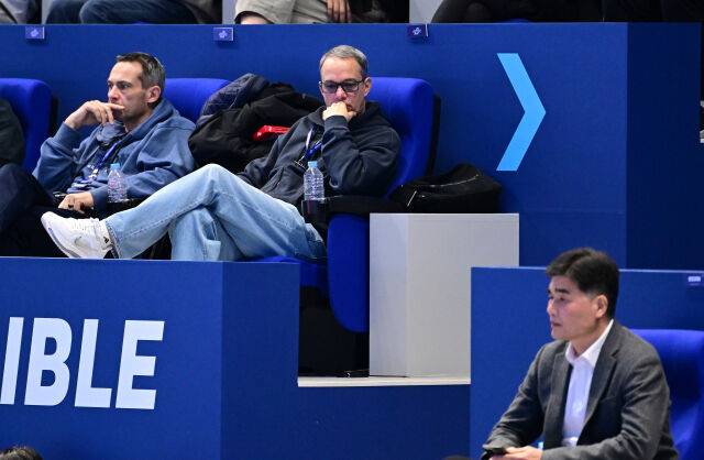 마우리시오 파에스 전 우리카드 감독이 대한항공과 삼성화재 경기를 보고 있다 / 한국배구연맹(KOVO)