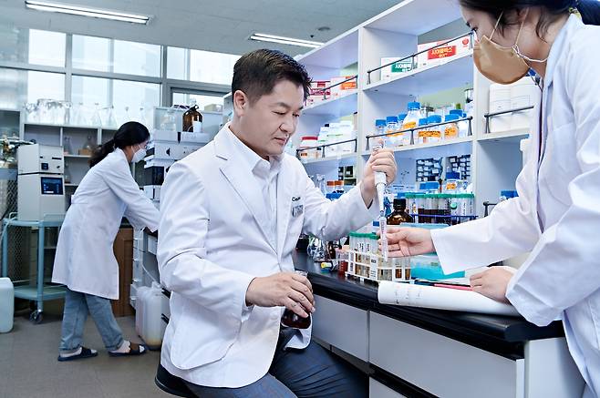 항암 연구소 내 장봉근 JBKLAB 대표 [JBKLAB 제공]