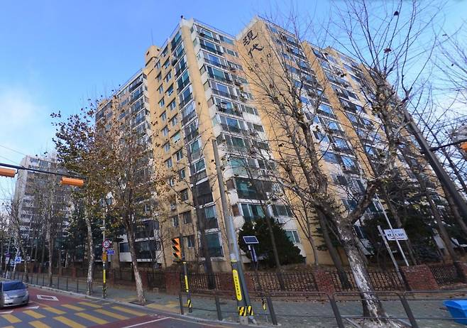 지난 12월 10일 개포현대4차아파트 소규모재건축정비사업조합은 소규모 재건축 공사도급계약을 체결했다. [네이버지도 거리뷰 캡처]