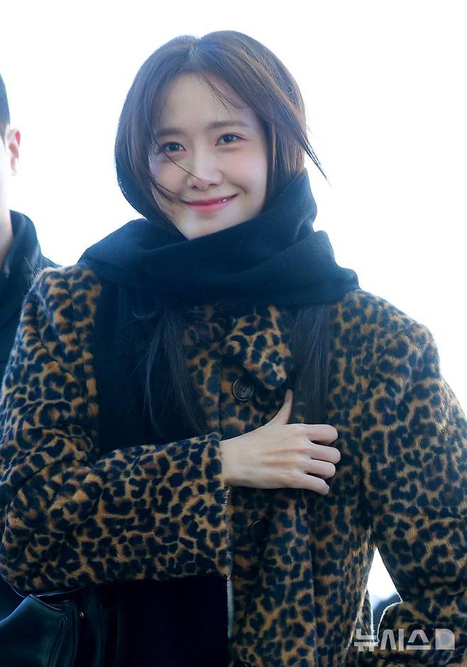 [인천공항=뉴시스] 김혜진 기자 = 배우 임윤아가 아시아 아티스트 어워즈 2025(AAA 2025) 참석을 위해 5일 인천국제공항을 통해 대만으로 출국 하고 있다. 2025.12.05. jini@newsis.com