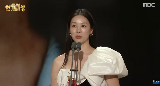 배우 장신영이 ‘2025 MBC 연기대상’에서 여자 최우수 연기상을 받았다. MBCdrama