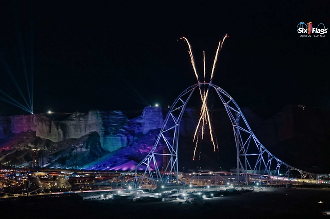 사우디 수도 리야드에 있는 테마파크인 식스 플래그에 개장한 롤러코스터 ‘팔콘스 플라이트’(Falcon’s Flight). 식스 플래그 홈페이지 캡처