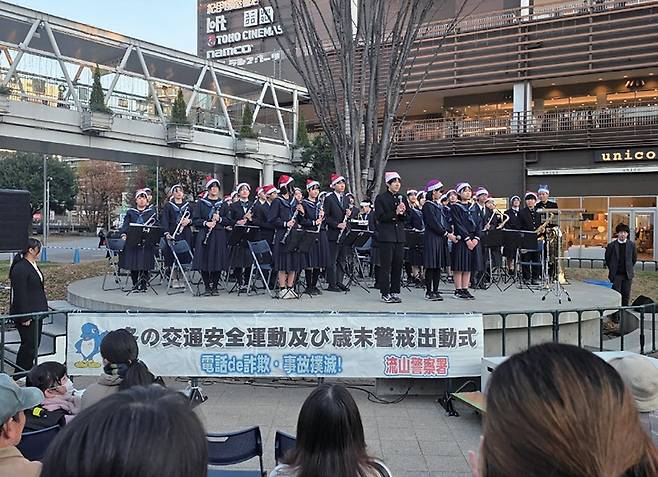 취재진이 나가레야마시에 도착한 12월10일. 오타카노모리역 인근에서는 경찰이 주관한 교통안전 행사가 열렸다. ⓒ시사저널 이태준