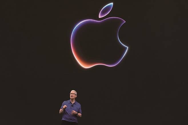 팀 쿡 애플 CEO는 애플 구독 서비스 이용자가 10억명을 돌파했다고 발표했다.[사진 | 뉴시스]