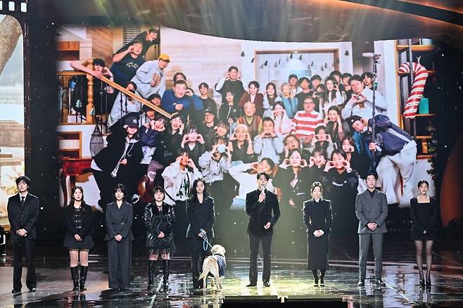 故 이순재 헌정 무대를 준비한 뮤지컬 배우 카이와 드라마 '개소리' 팀 [KBS 제공. 재판매 및 DB 금지]