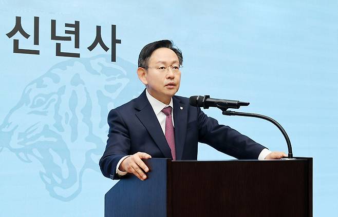 2일 윤을식 고려대 의무부총장이 2026년 신년하례식에서 신년사를 낭독하고 있다.(고려대의료원 제공)