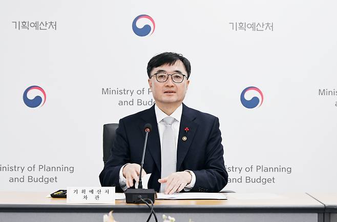 임기근 기획예산처 차관이 1월 2일 KT&G 임시집무청사에서 열린 '재정집행 점검회의'를 주재하고 있다. / 연합뉴스