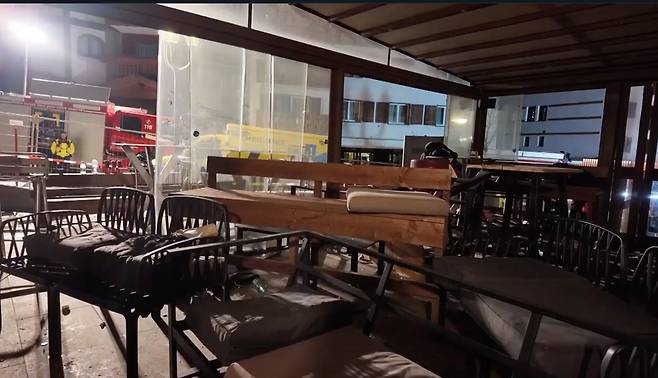 1일 스위스 알프스 크란 몬타나에서 새해 축하 행사 중 화재가 발생한 르 콘스텔라시옹 바 내부 모습. /연합뉴스