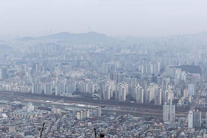 용마산 정상에서 보이는 서울 풍경. 서울관광재단 제공