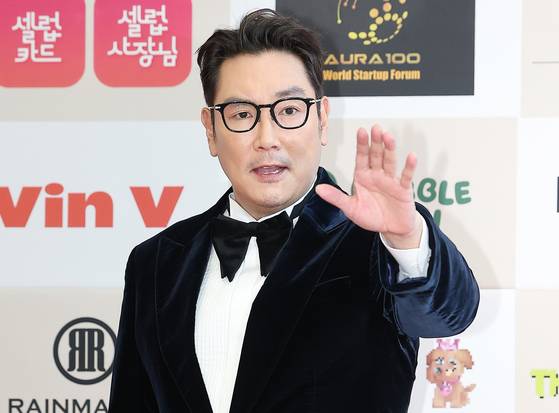 지난 2024년 제44회 황금촬영상 시상식 포토월에 참석한 조진웅 배우. 뉴스1