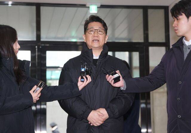 ‘쿠팡 일용직 노동자 퇴직금 미지급’ 사건 수사 과정에서 상관의 외압이 있었다고 폭로한 문지석 검사가 지난달 11일 서초동 안권섭 특별검사팀 사무실에 참고인 신분으로 출석하고 있다. 연합뉴스