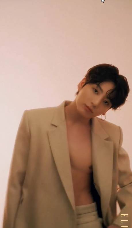 사진=엘르 코리아 공식 소셜미디어