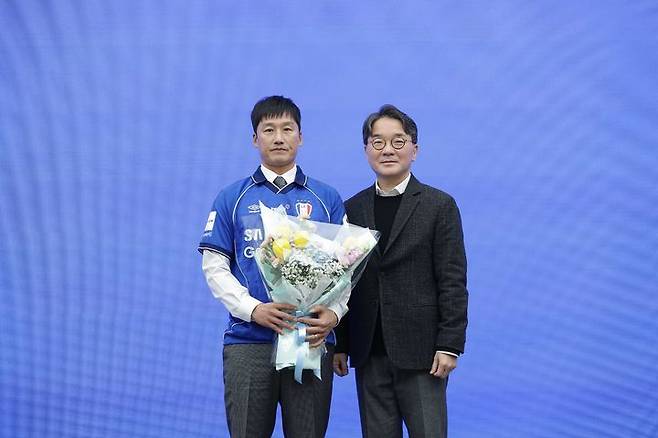 [서울=뉴시스] 프로축구 K리그2 수원삼성의 이정효 감독. (사진=수원삼성 제공) *재판매 및 DB 금지