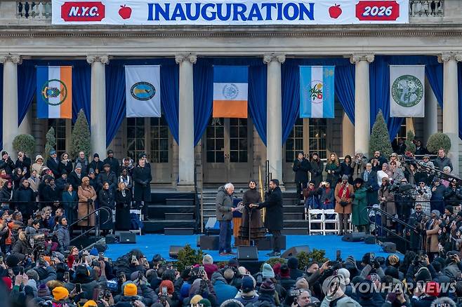 맘다니 뉴욕시장 취임선서식 [뉴욕 AFP=연합뉴스. 재판매 및 DB 금지]