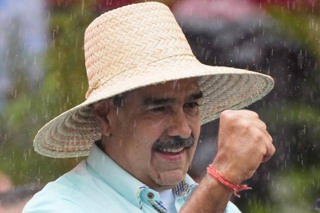 니콜라스 마두로 베네수엘라 대통령이 지난달 10일 베네수엘라 카라카스에서 열린 19세기 연방 전쟁 중 산타 이네스 전투 기념집회에서 지지자들에게 연설하고 있다. 카라카스=AP 뉴시스