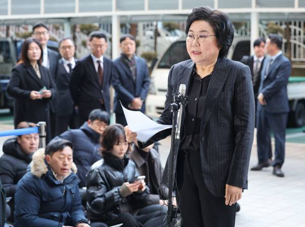 이혜훈 기획예산처 장관 후보자가 지난 30일 오전 서울 중구 예금보험공사에 마련된 인사청문회 준비 사무실로 출근하며 과거 발언에 대해 사과하고 있다. 연합뉴스