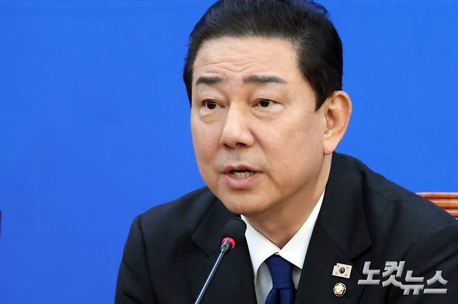 더불어민주당 김병기 원내대표가 지난달 30일 서울 여의도 국회에서 최근 자신에 대한 논란과 관련 입장을 표명하며 원내대표직 사퇴 의사를 밝히고 있다. 윤창원 기자
