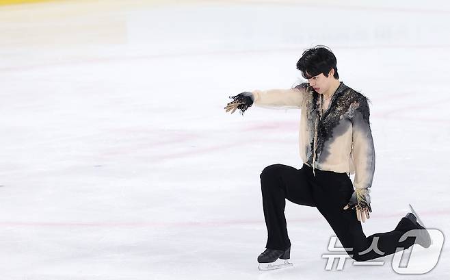 피겨스케이팅 선수 차준환(서울시청)이 4일 서울 양천구 목동 아이스링크에서 열린 제80회 전국남녀 피겨스케이팅 종합선수권대회 남자 시니어 프리 스케이팅에서 연기를 펼치고 있다. 2026.1.4/뉴스1 ⓒ News1 김성진 기자
