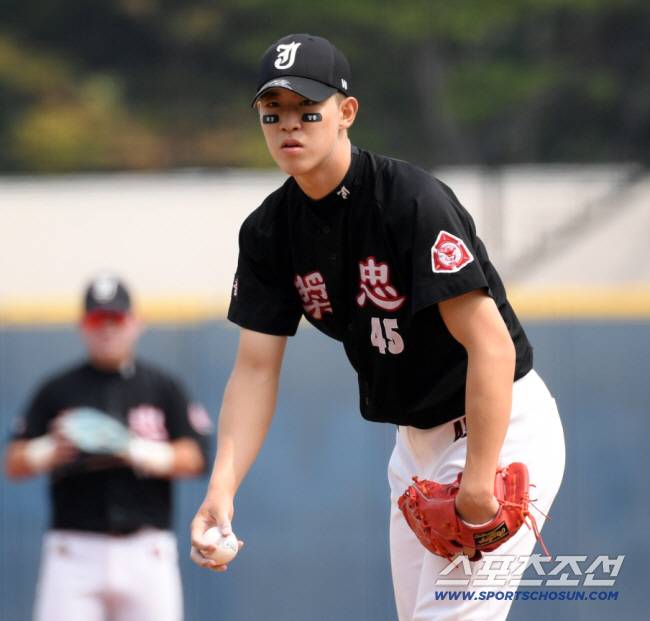 장충고 시절 청룡기에 출전한 문서준. 스포츠조선DB